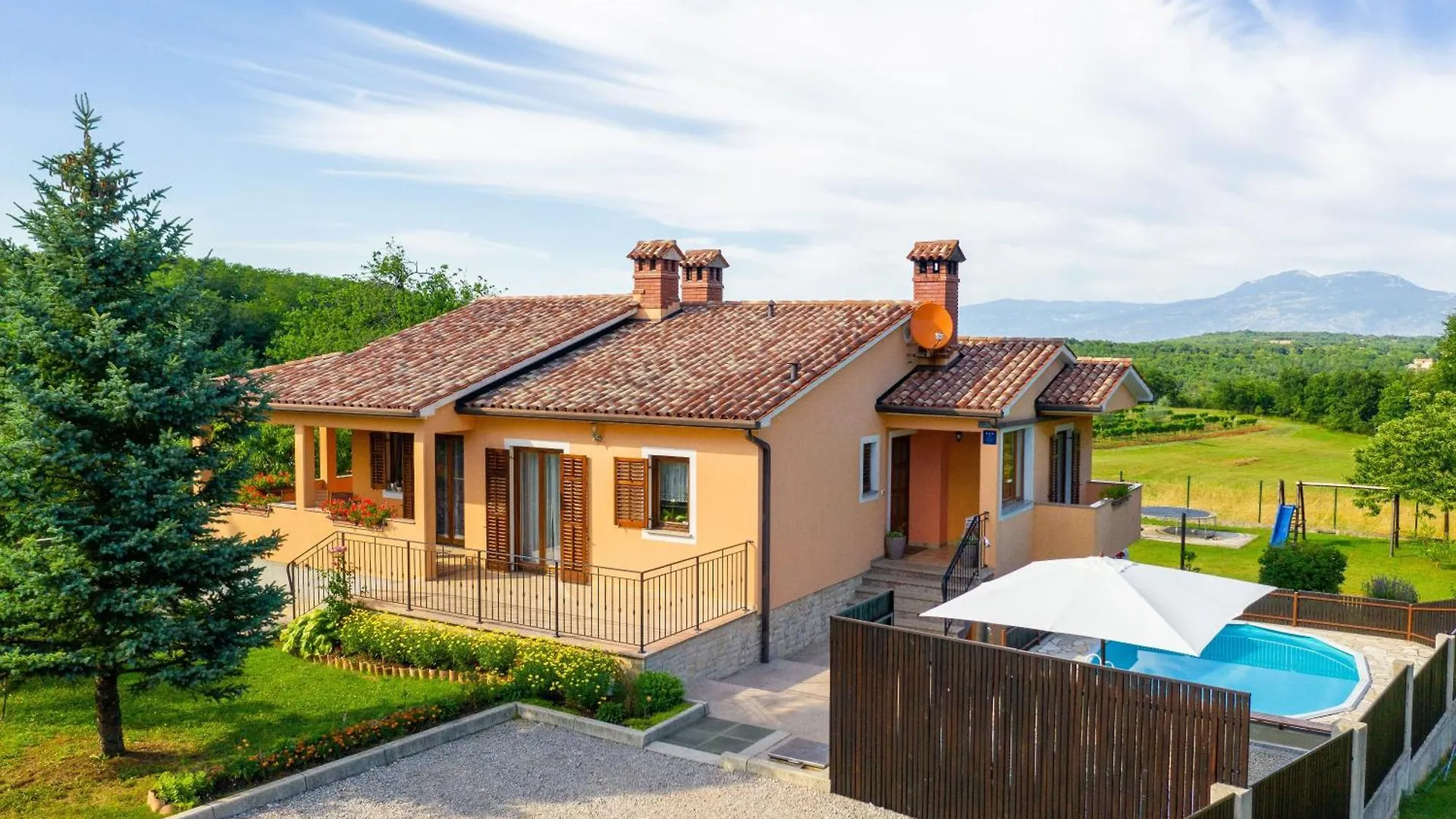 Ferienhaus Davorka In Ruzici Mit Grossem Garten Ruzici (Sveta Nedelja)
